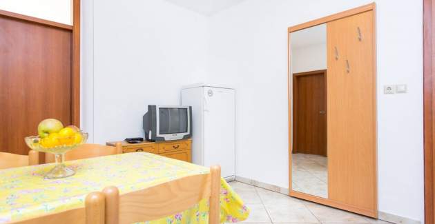 Appartamento Mrakovcic n. 2 - con terrazza, a 350 m dalla spiaggia