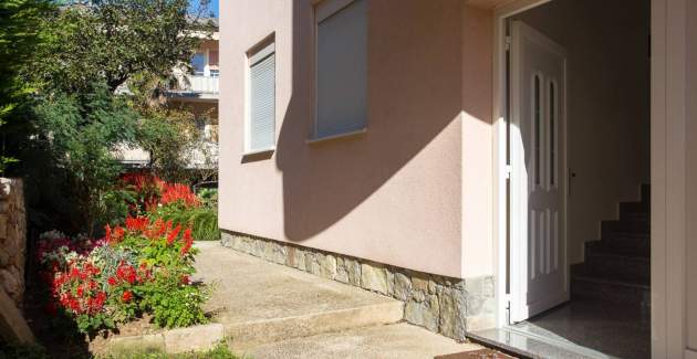 Studio Zic br. 2 - bez balkona, 350 m od plaže
