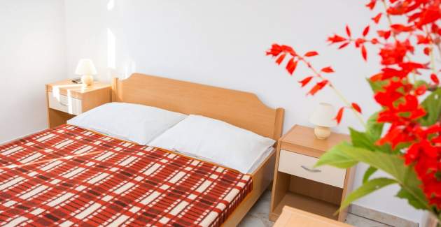 Studio Zic br. 2 - bez balkona, 350 m od plaže