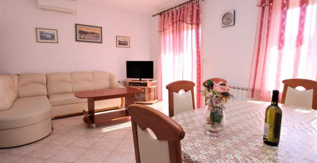 Apartman Lucijana br. 1 – s balkonom, 150 m od plaže