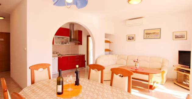 Apartman Lucijana br. 1 – s balkonom, 150 m od plaže