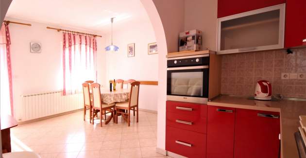 Apartman Lucijana br. 1 – s balkonom, 150 m od plaže