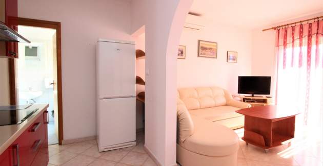 Apartman Lucijana br. 1 – s balkonom, 150 m od plaže