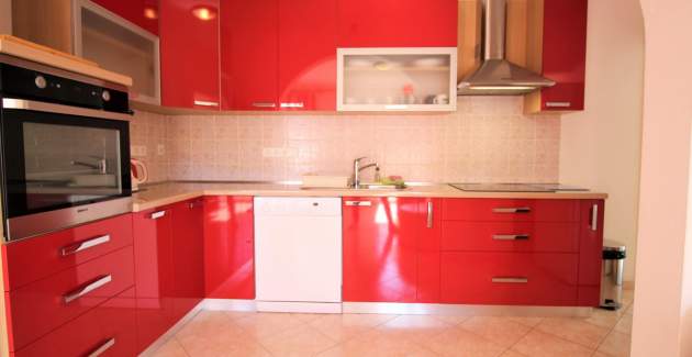 Apartman Lucijana br. 1 – s balkonom, 150 m od plaže