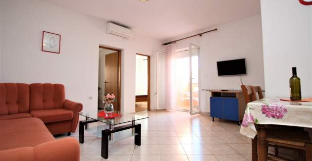Apartman Lucijana br. 2 – s balkonom, 150 m od plaže