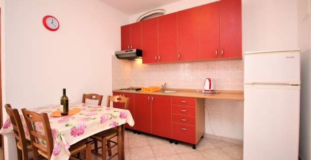 Apartman Lucijana br. 2 – s balkonom, 150 m od plaže
