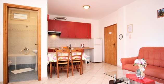 Apartman Lucijana br. 2 – s balkonom, 150 m od plaže