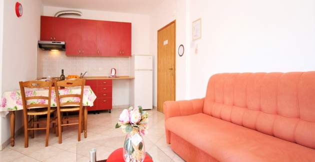 Apartman Lucijana br. 2 – s balkonom, 150 m od plaže