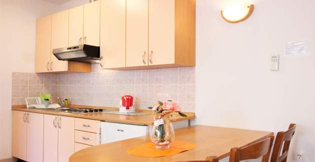 Appartamento Lucijana n. 3 – con balcone, a 150 m dalla spiaggia
