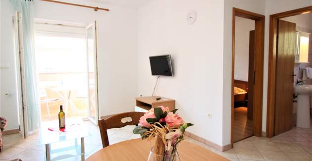Apartman Lucijana br. 6 – s balkonom, 150 m od plaže
