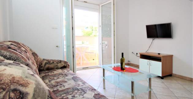 Apartman Lucijana br. 6 – s balkonom, 150 m od plaže