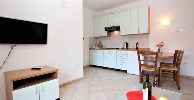 Apartman Lucijana br. 6 – s balkonom, 150 m od plaže