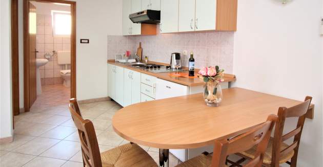 Apartman Lucijana br. 6 – s balkonom, 150 m od plaže