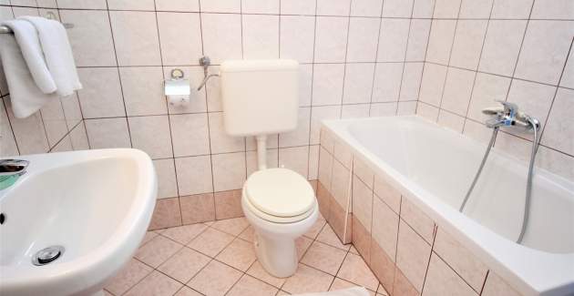 Apartman Lucijana br. 6 – s balkonom, 150 m od plaže