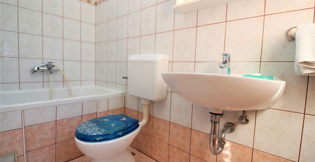 Apartman Lucijana br. 7 – s balkonom, 150 m od plaže