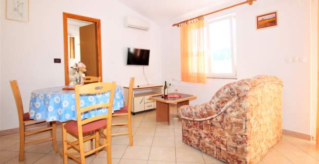 Apartman Lucijana br. 7 – s balkonom, 150 m od plaže