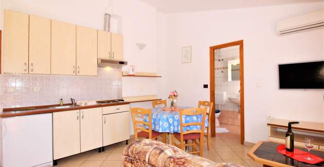 Apartman Lucijana br. 7 – s balkonom, 150 m od plaže