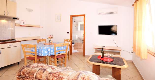 Apartman Lucijana br. 7 – s balkonom, 150 m od plaže