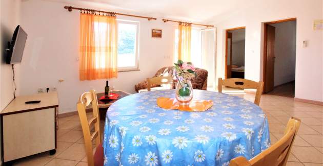 Apartman Lucijana br. 7 – s balkonom, 150 m od plaže