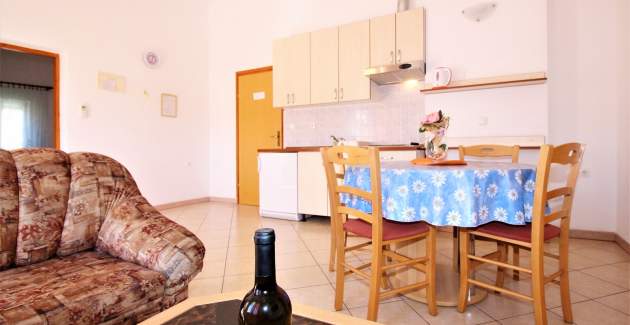 Apartman Lucijana br. 7 – s balkonom, 150 m od plaže