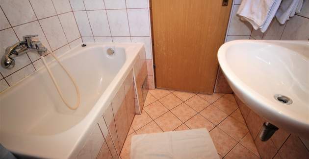 Apartman Lucijana br. 8 – s balkonom, 150 m od plaže