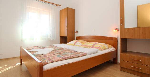 Apartman Lucijana br. 8 – s balkonom, 150 m od plaže