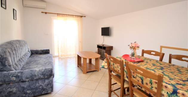 Apartman Lucijana br. 8 – s balkonom, 150 m od plaže