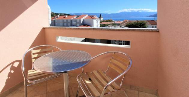 Apartman Lucijana br. 8 – s balkonom, 150 m od plaže
