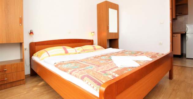 Apartman Lucijana br. 8 – s balkonom, 150 m od plaže