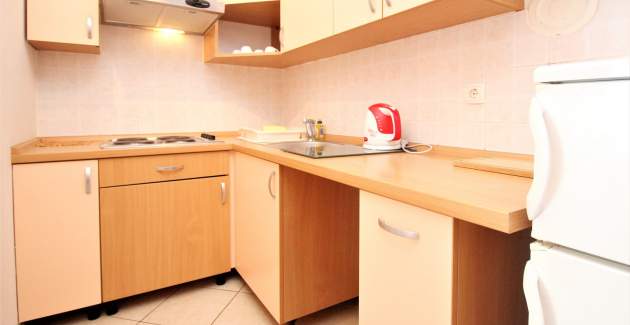 Apartman Lucijana br. 8 – s balkonom, 150 m od plaže