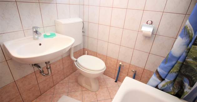Apartman Lucijana br. 8 – s balkonom, 150 m od plaže