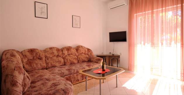 Apartman Lucijana br. 9 – s balkonom, 150 m od plaže