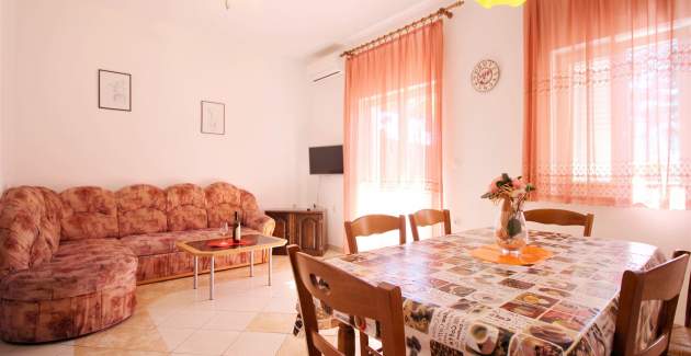 Apartman Lucijana br. 9 – s balkonom, 150 m od plaže