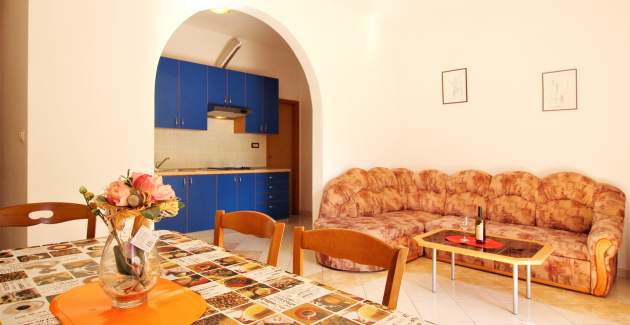 Apartman Lucijana br. 9 – s balkonom, 150 m od plaže