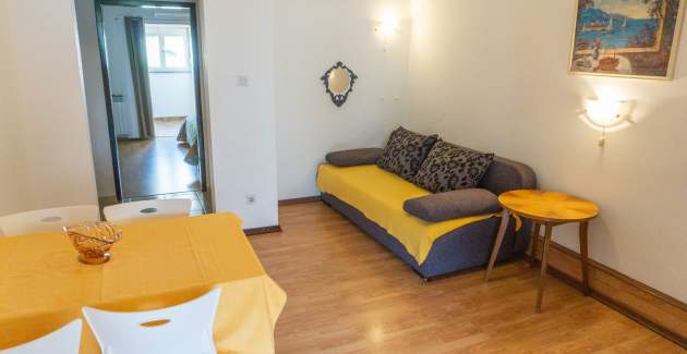 Appartamento Petrica n. 3 - con balcone, situato nel tranquillo villaggio di Jurandvor vicino a Bask