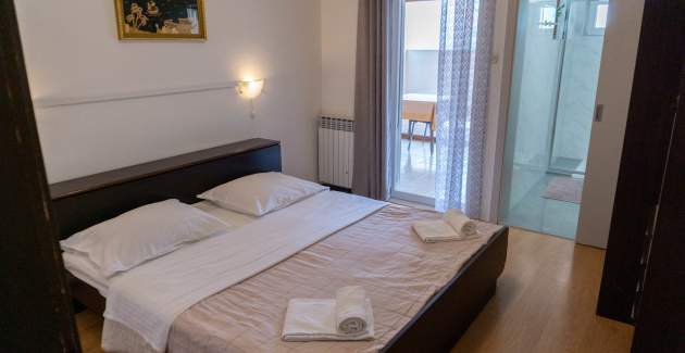 Appartamento Petrica n. 3 - con balcone, situato nel tranquillo villaggio di Jurandvor vicino a Bask