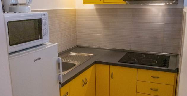 Appartamento Petrica n. 3 - con balcone, situato nel tranquillo villaggio di Jurandvor vicino a Bask