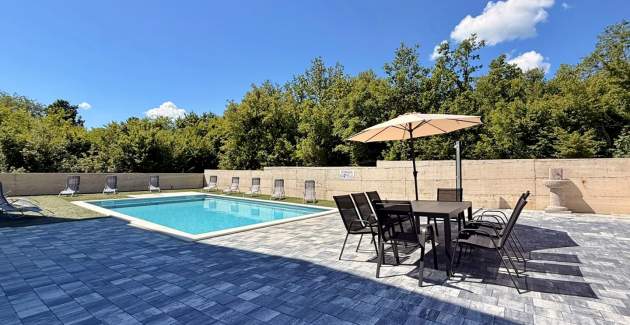 Apartment Lavanda Verde 2 — mit Pool