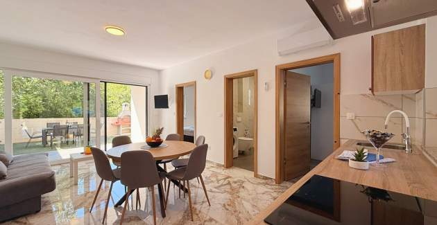 Apartment Lavanda Verde 2 — mit Pool