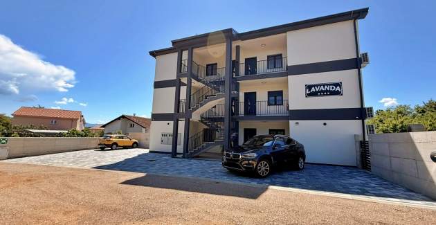Apartment Lavanda Verde 3 — mit Pool
