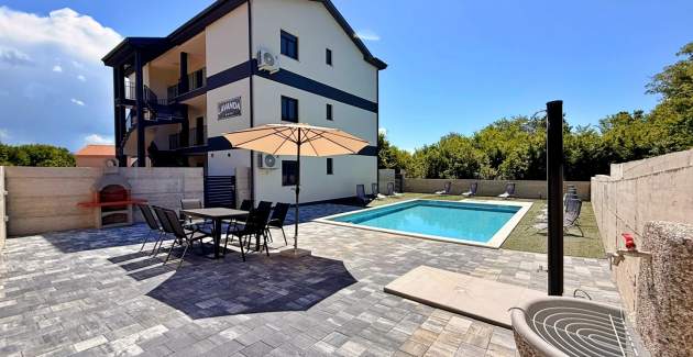 Apartment Lavanda Verde 6 — mit Pool