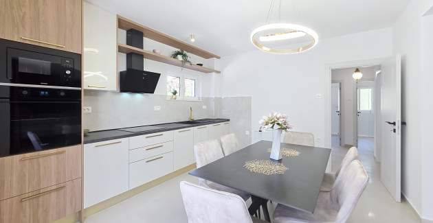 Ferienwohnung Gabrijela für 4 Personen mit Terrasse – nur 450 m vom Strand entfernt