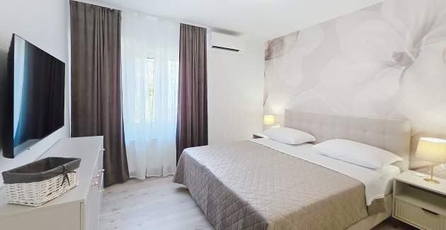 Ferienwohnung Gabrijela für 4 Personen mit Terrasse – nur 450 m vom Strand entfernt