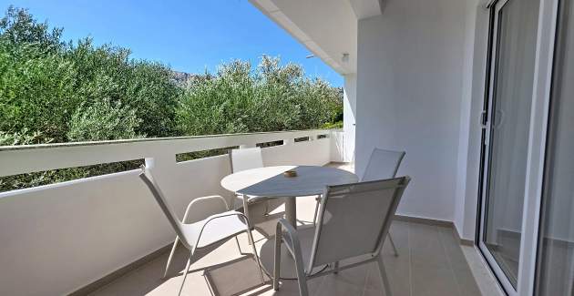 Ferienwohnung Gabrijela für 4 Personen mit Terrasse – nur 450 m vom Strand entfernt