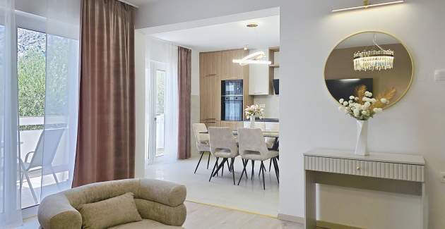 Ferienwohnung Gabrijela für 4 Personen mit Terrasse – nur 450 m vom Strand entfernt