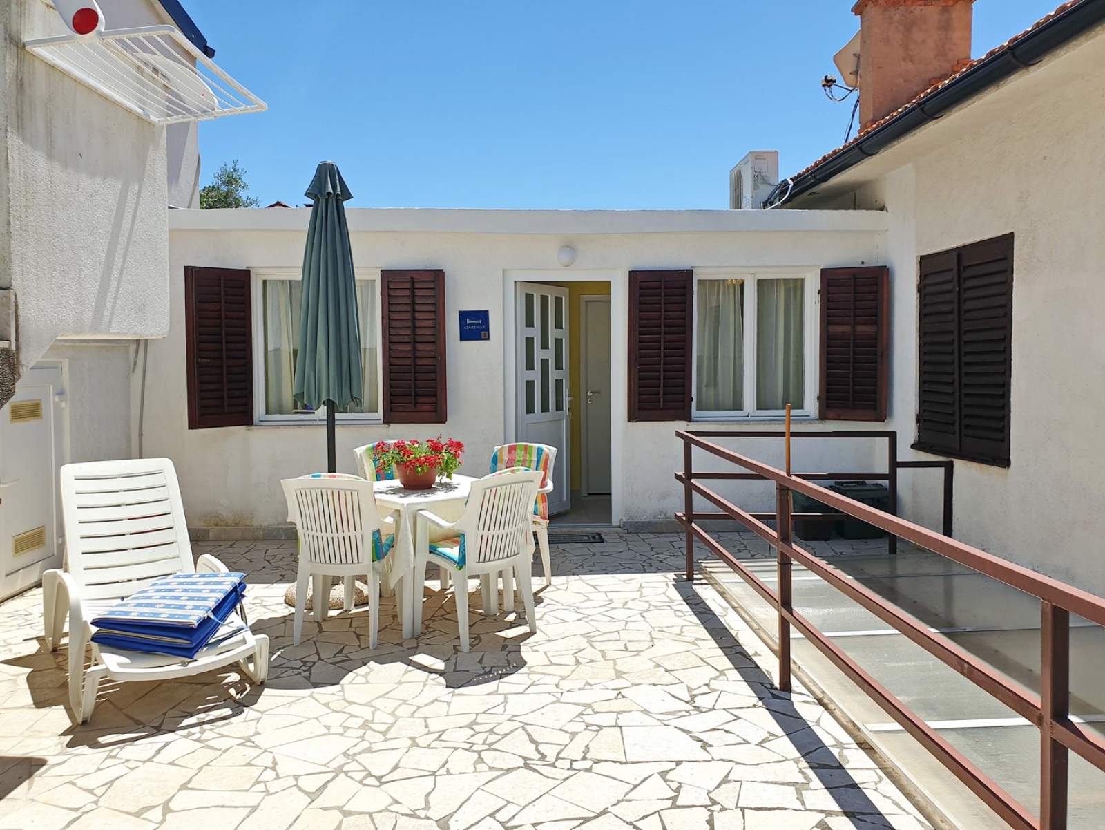 Apartment Devcic - Sea View, 40 m from Sea