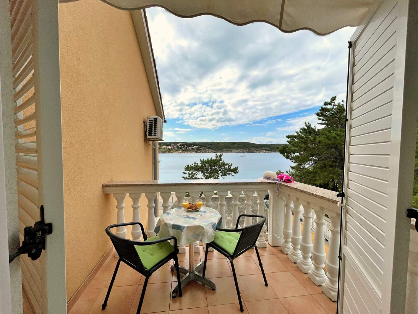 Appartamento Tiha Lili 4 – 10 m dalla spiaggia, vista mare