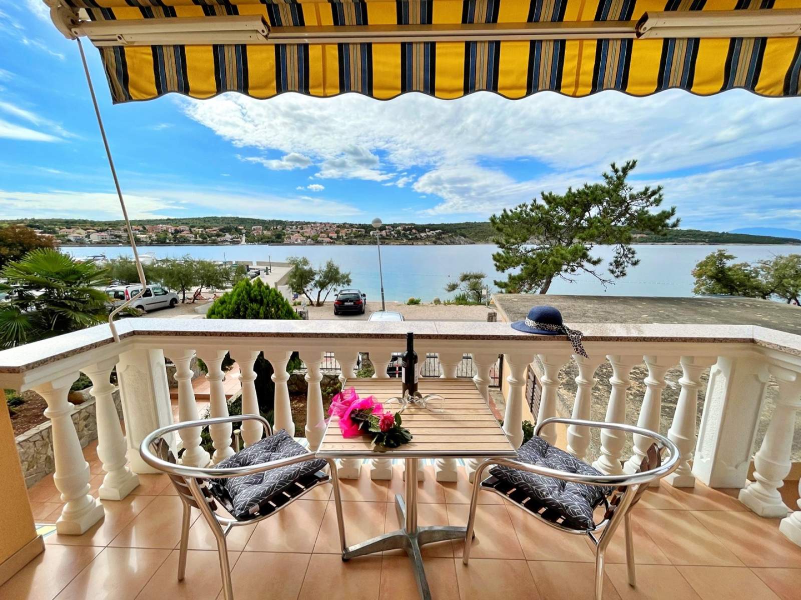 Apartman Tiha Lili 1 – 10 m od plaže, pogled more