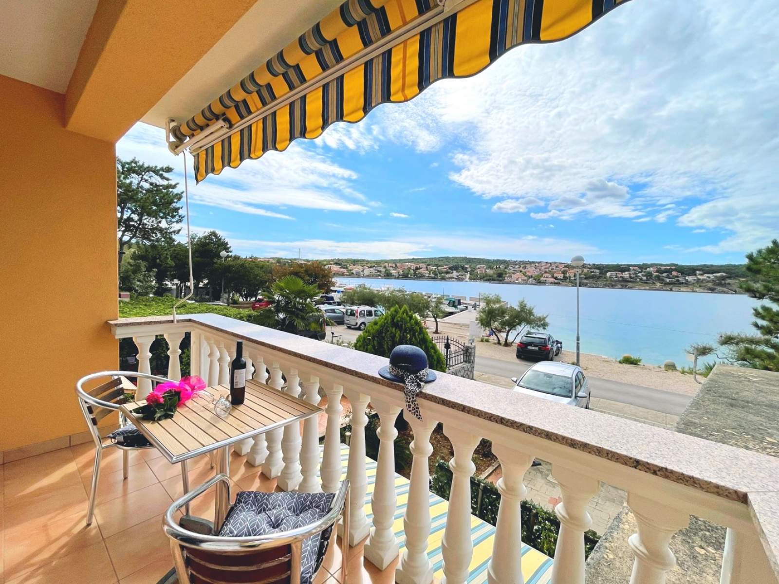 Apartman Tiha Lili 1 – 10 m od plaže, pogled more