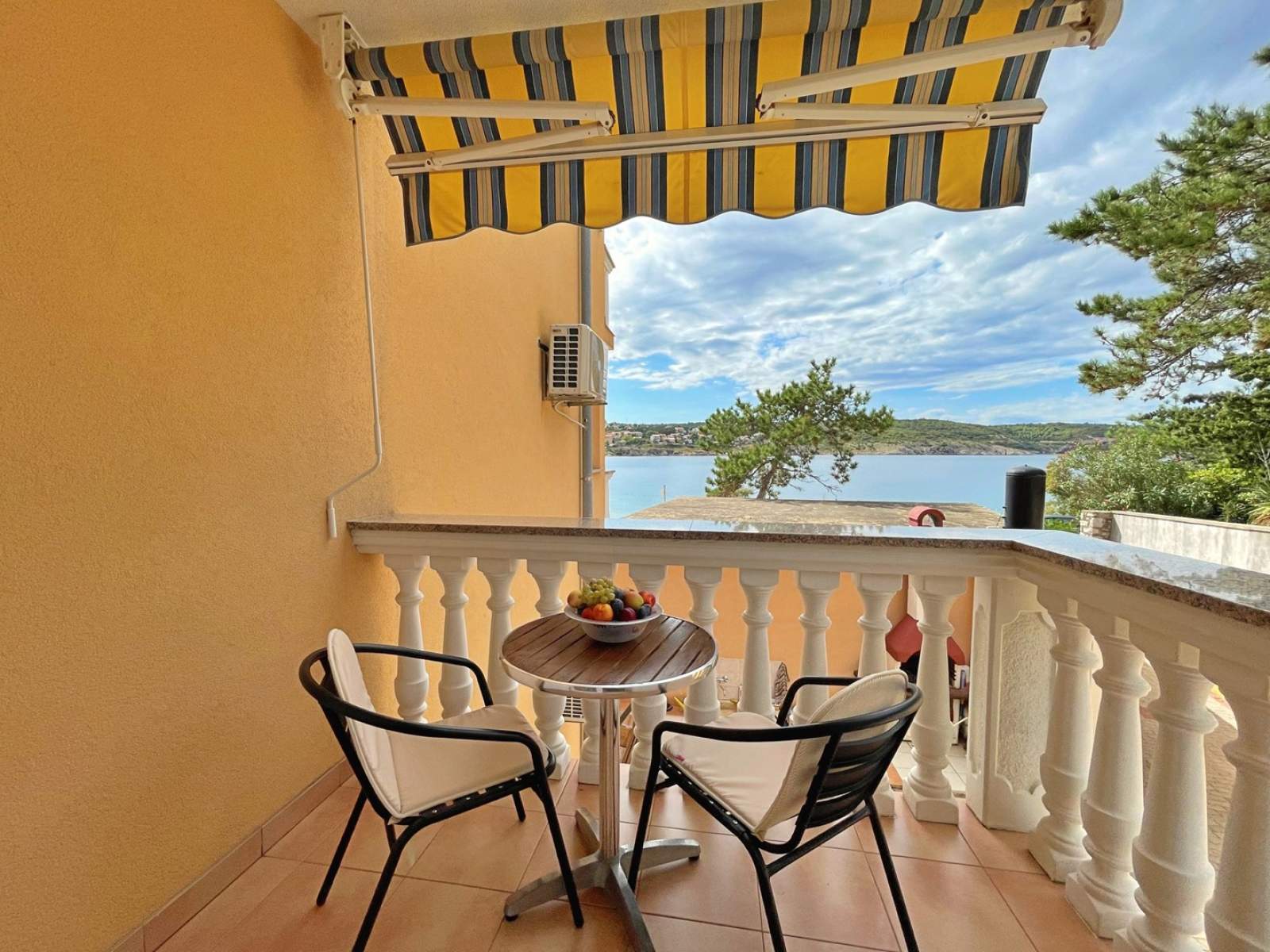 Appartamento Tiha Lili 2 – 10 m dalla spiaggia, vista mare